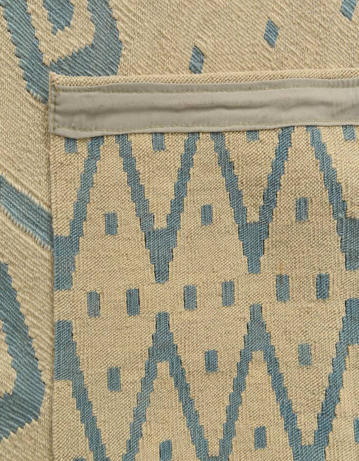 Detail image of  5' 9 x 7' 8  Hand Woven Kilim Modern Wool Rug