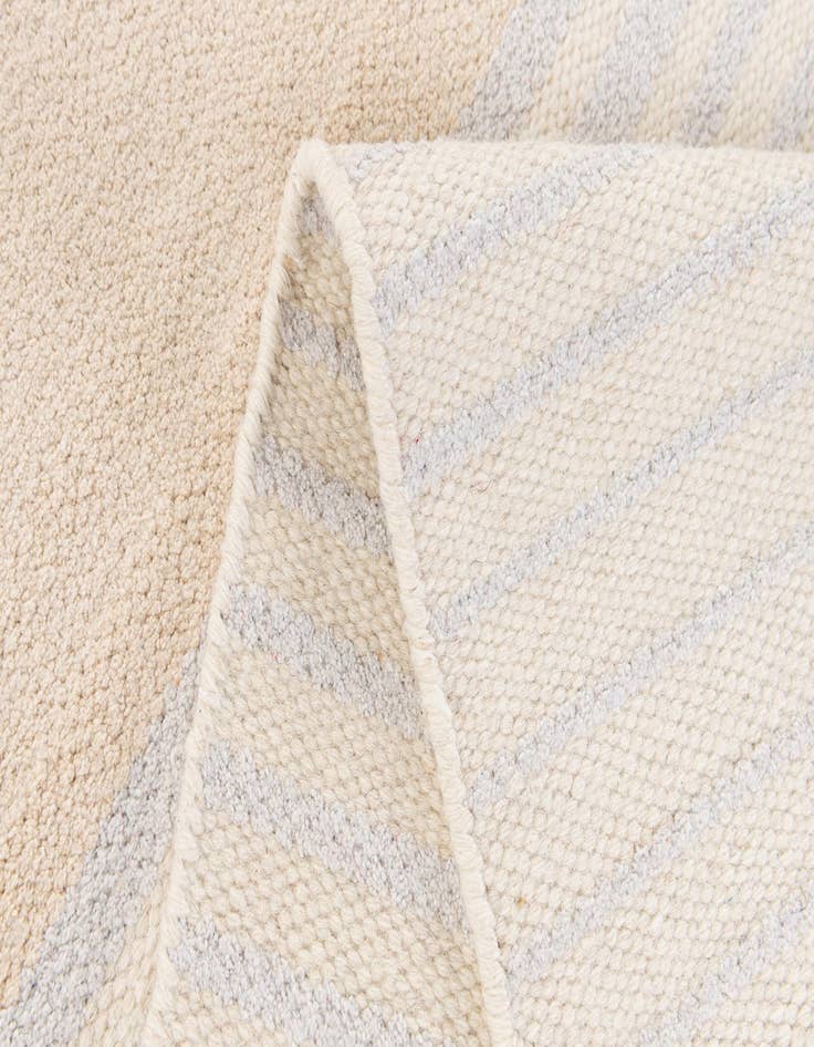 Detail image of  2' 7 x 5' 1  Hand Knotted Kilim Wool Rug