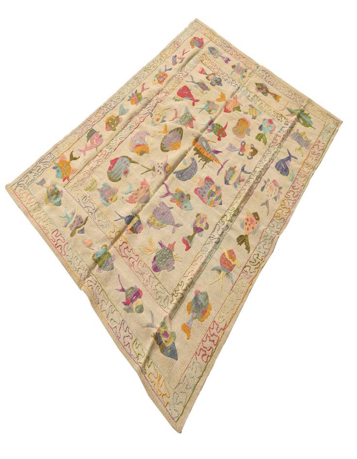 Detail image of  4' 9 x 6' 4  Hand Woven Kilim Suzani Wool Rug