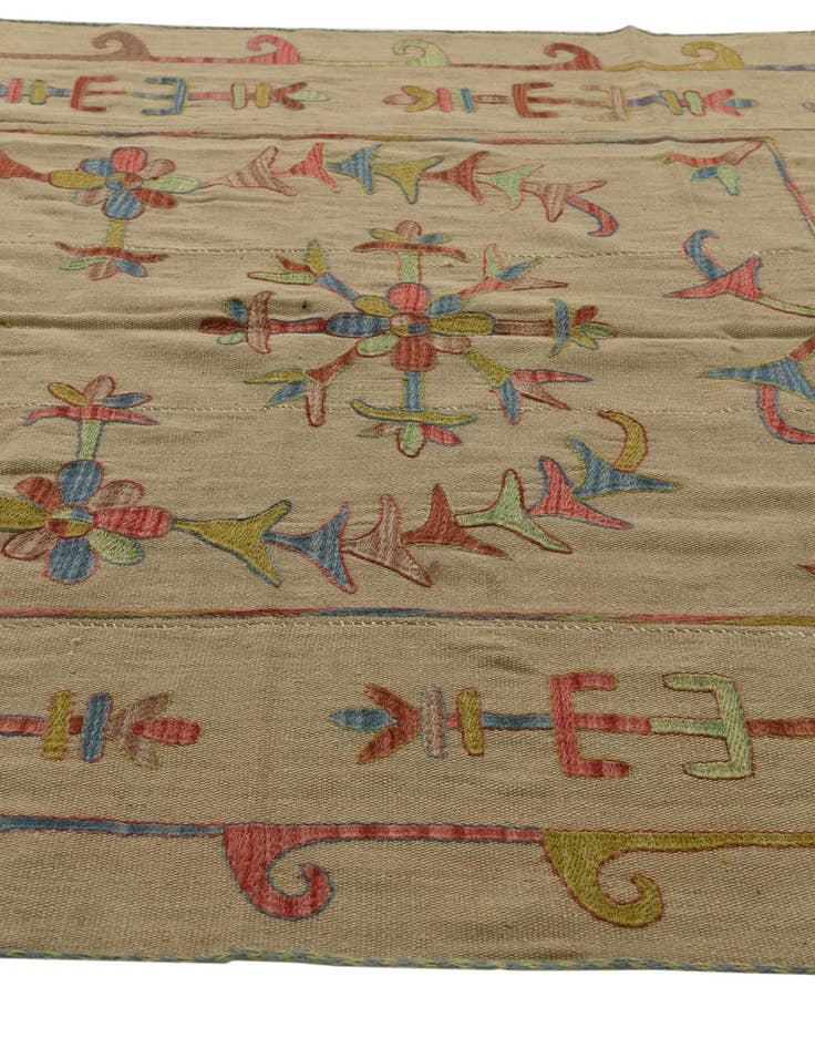 Detail image of  5' 6 x 7' 6  Hand Woven Kilim Suzani Wool Rug