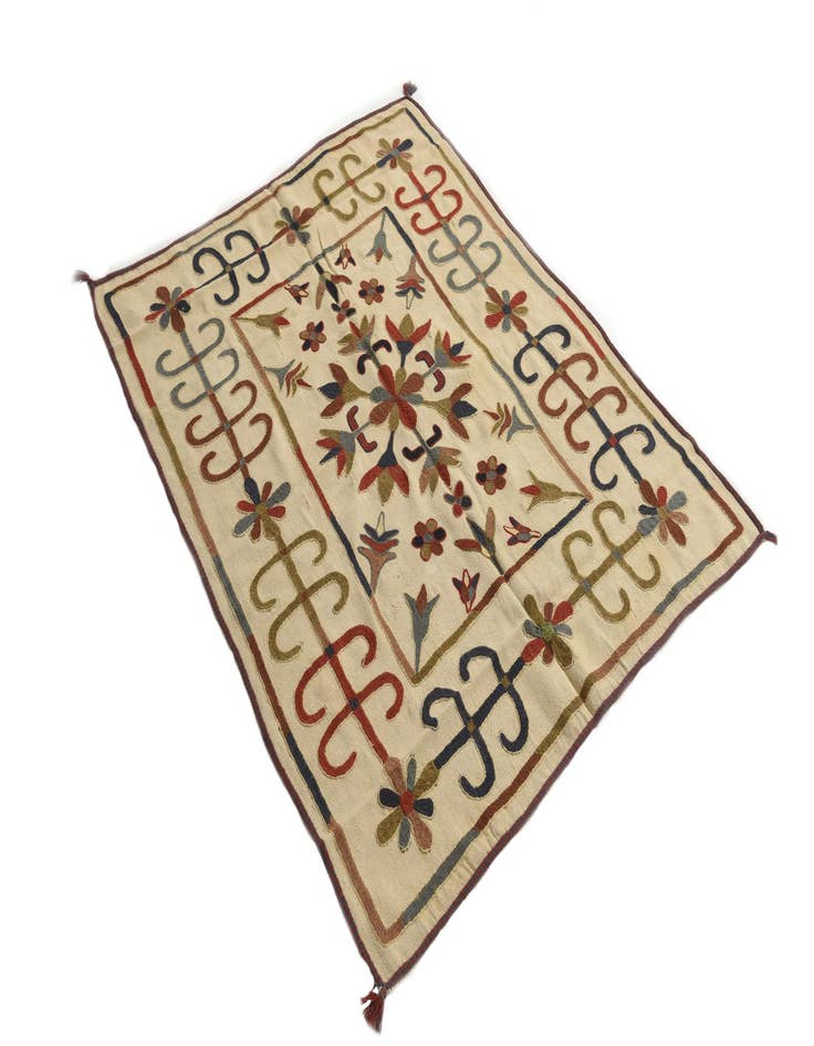 Detail image of  4' 4 x 5' 5  Hand Woven Kilim Suzani Wool Rug