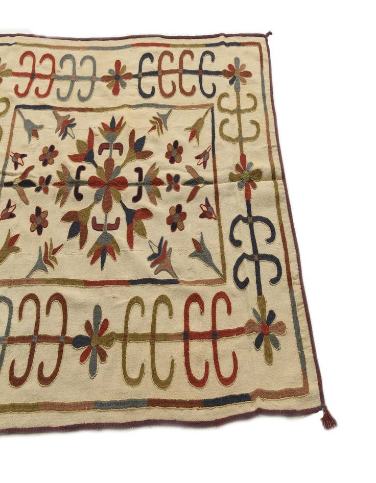 Detail image of  4' 4 x 5' 5  Hand Woven Kilim Suzani Wool Rug