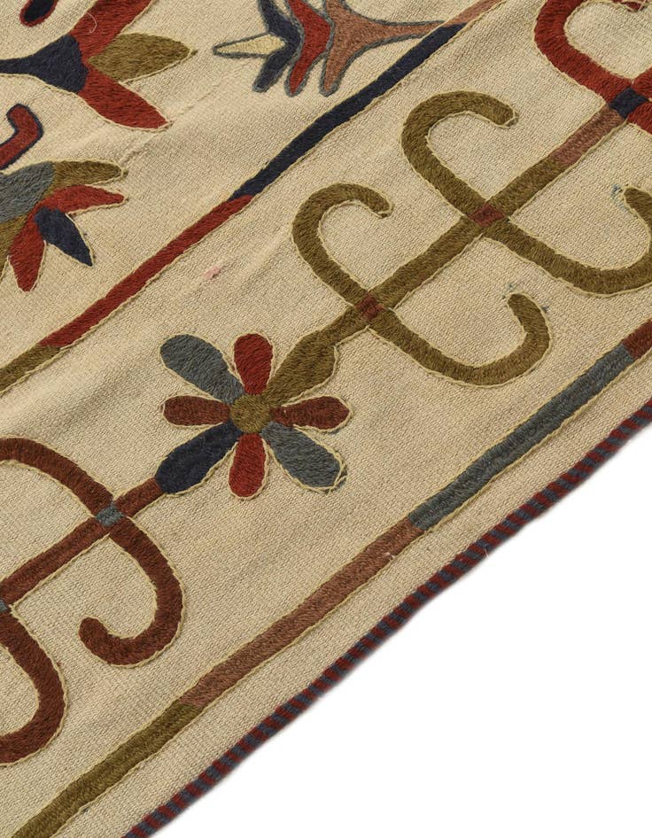 Detail image of  4' 4 x 5' 5  Hand Woven Kilim Suzani Wool Rug