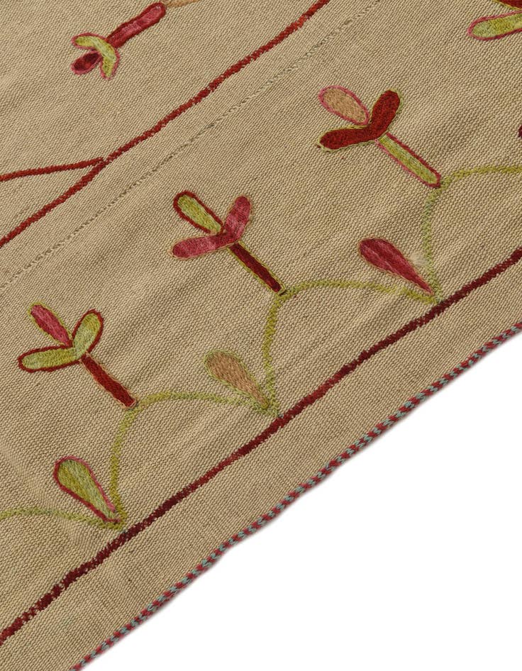 Detail image of  4' 9 x 6' 6  Hand Woven Kilim Suzani Wool Rug