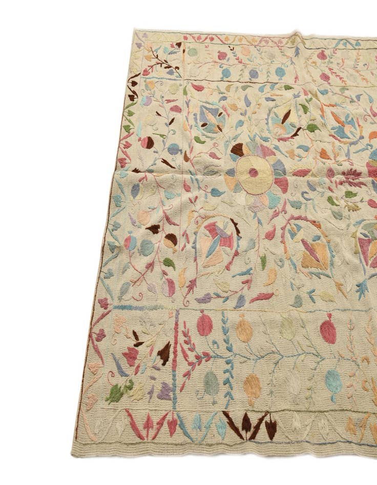 Detail image of  5' 10 x 7' 7  Hand Woven Kilim Suzani Wool Rug