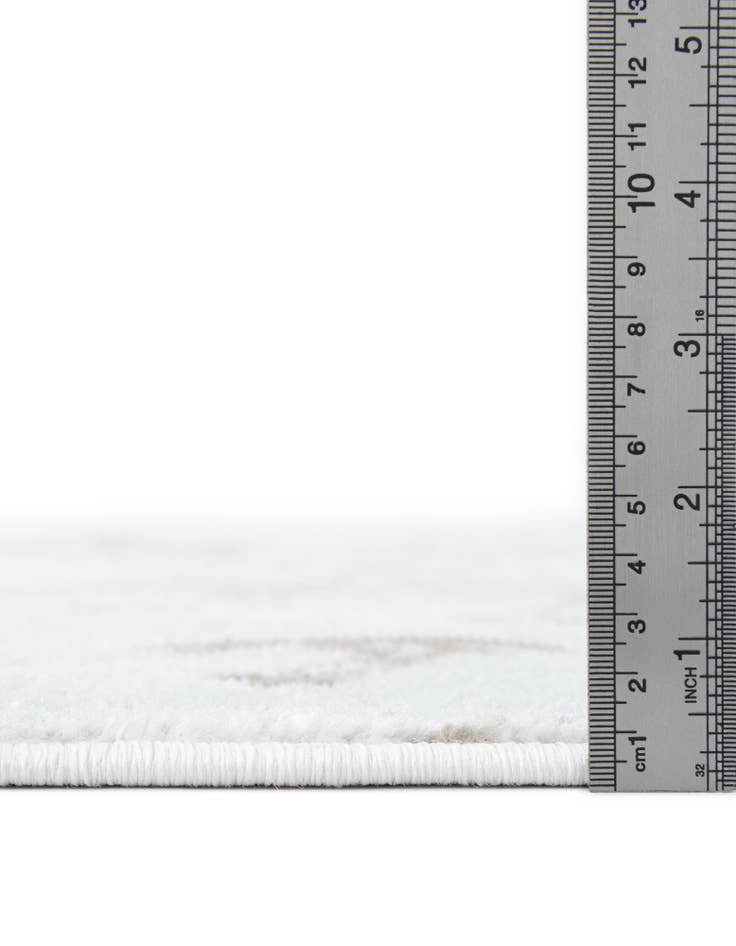 Detail image of  4' 1 x 6' 1 Laguna Rug