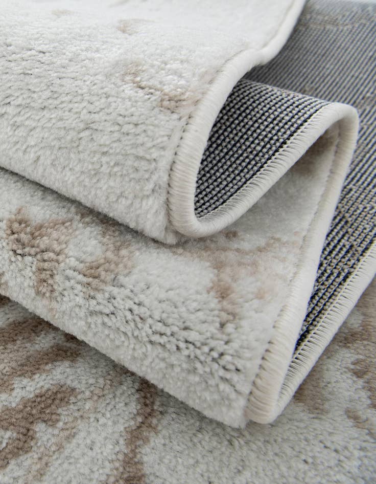 Detail image of  4' 1 x 6' 1 Laguna Rug