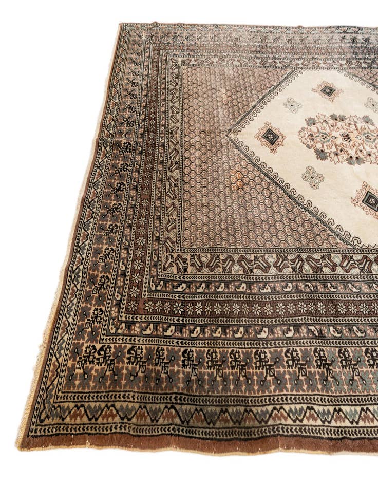 Detail image of  5' 7 x 7' 11  Hand Knotted Lahour Oriental Wool Rug