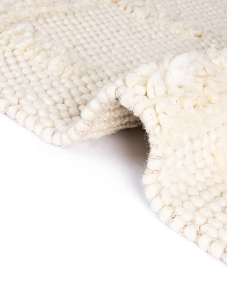 Detail image of  2' x 3' 1  Hand Woven Lana New Zealand Wool Rug