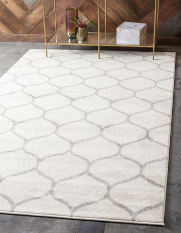  5' 3 x 8' Lattice Frieze Rug