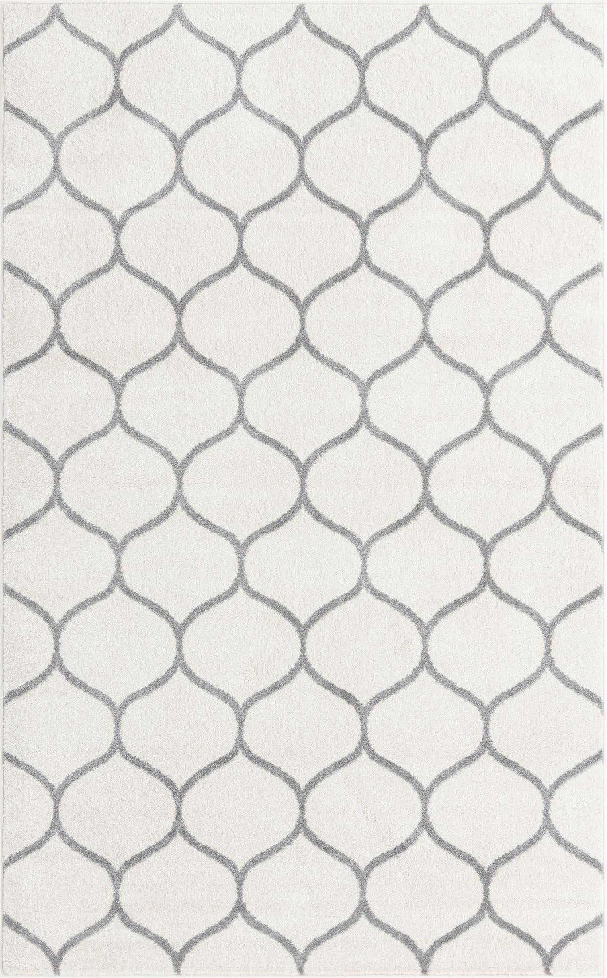  5' 3 x 8' Lattice Frieze Rug