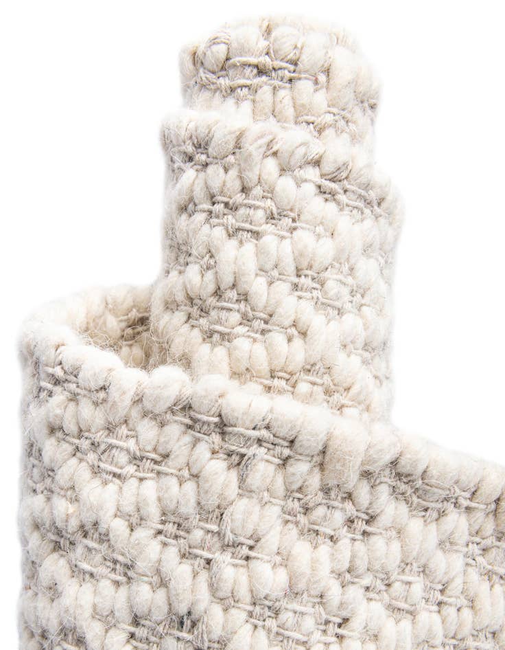 Detail image of  6' 1 x 9'  Hand Woven Lattice Wool Rug