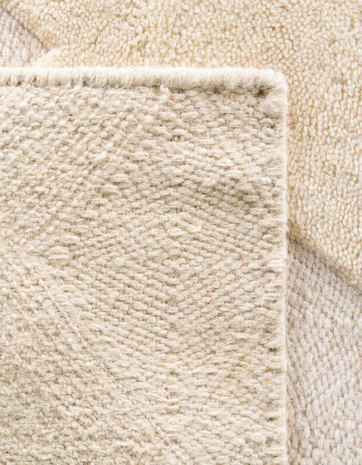 Detail image of  5' 1 x 8'  Hand Woven Lattice Wool Rug