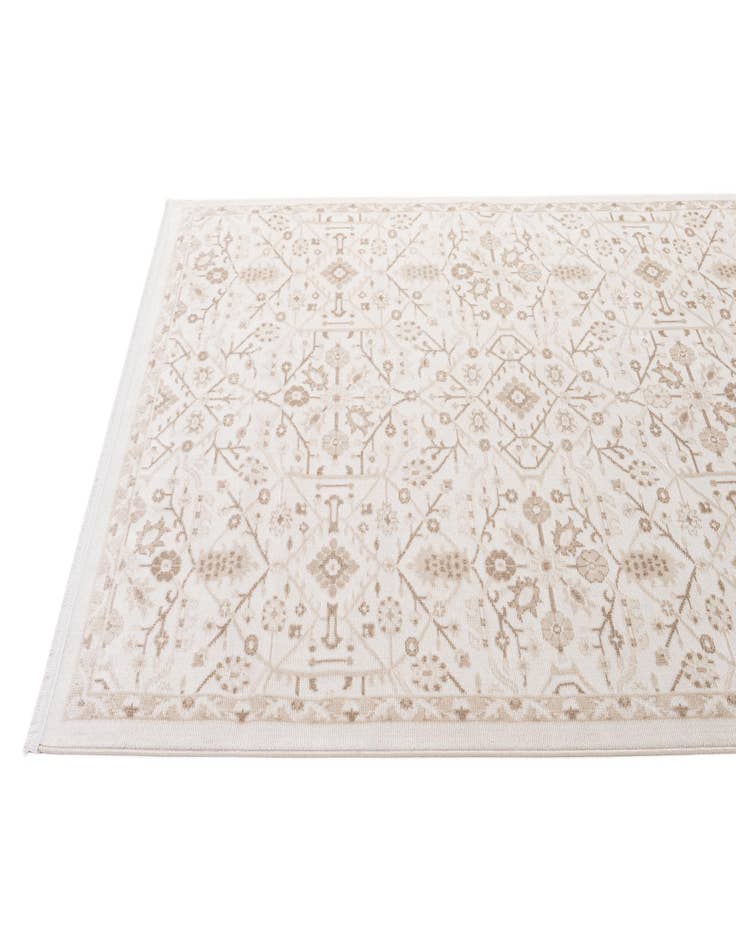 Detail image of  5' 4 x 7' 8 Lola Rug