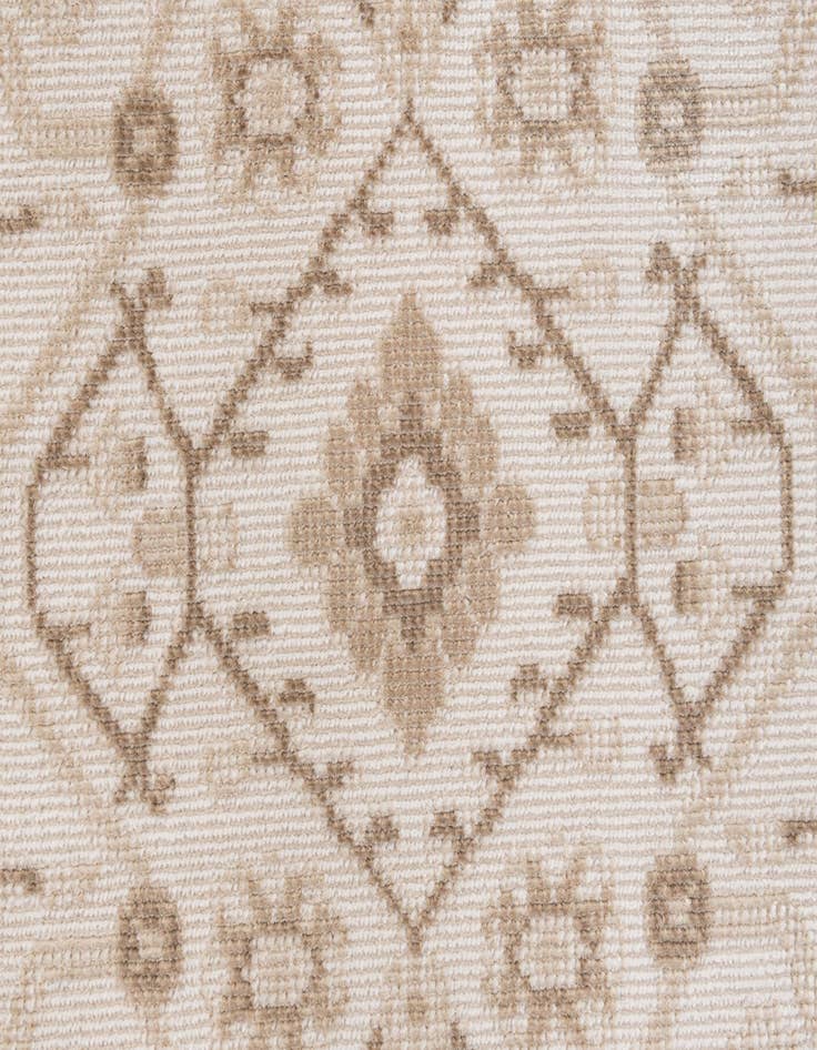Detail image of  5' 4 x 7' 8 Lola Rug