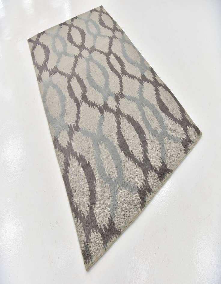 Detail image of  5' x 8' Luna Wool Rug