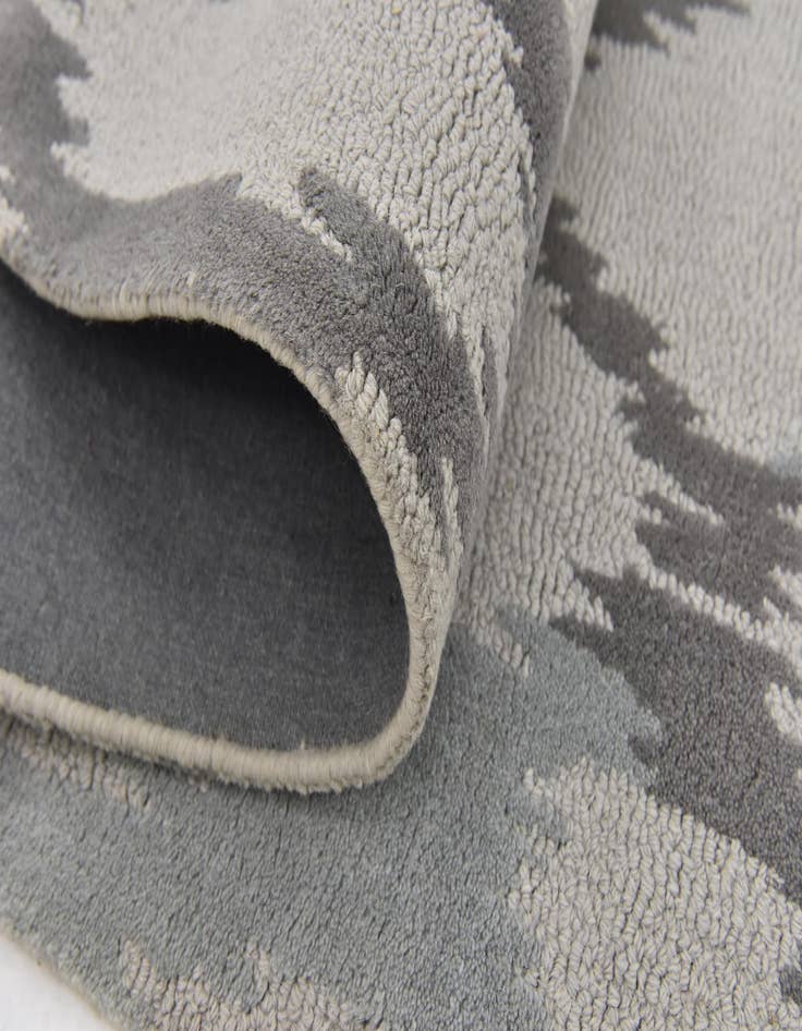 Detail image of  5' x 8' Luna Wool Rug