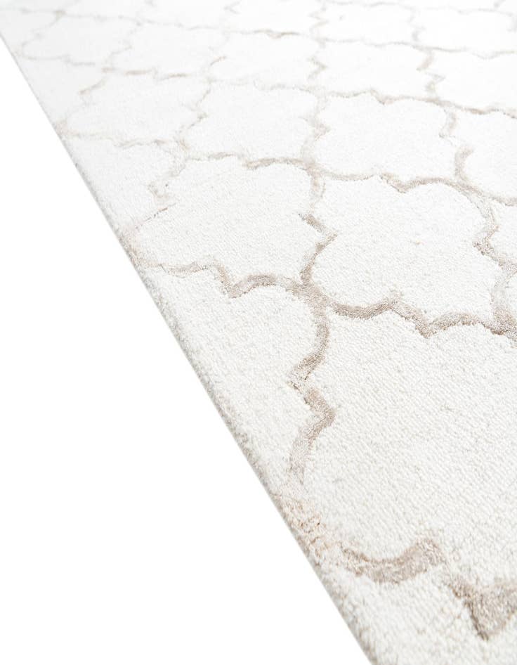 Detail image of 5' 1 x 7' 7 Luna Rug