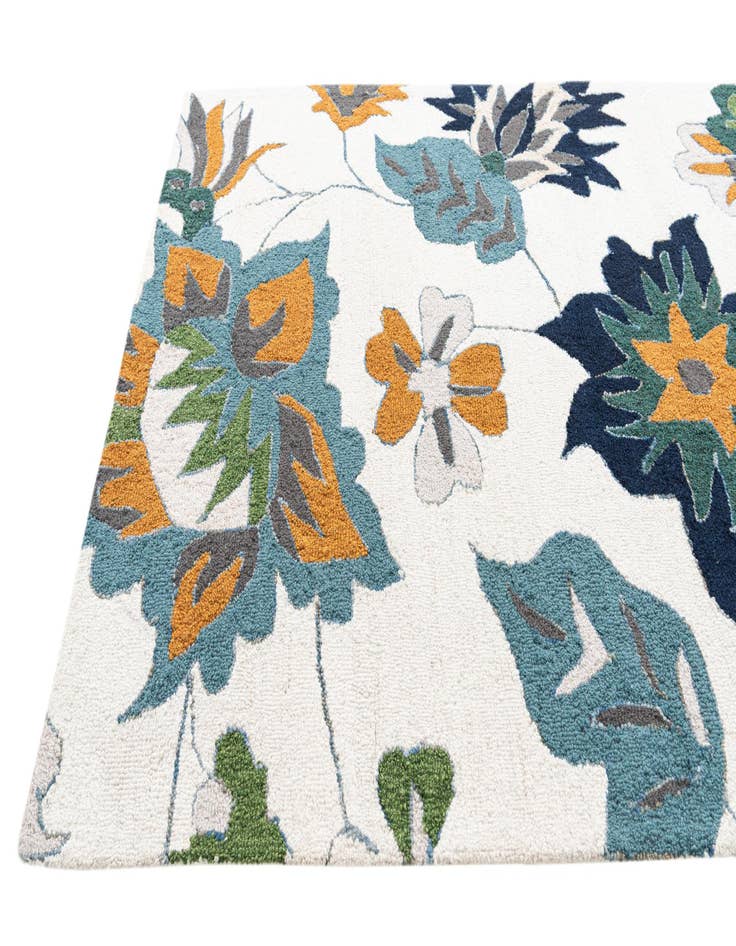 Detail image of  5' 1 x 8' Luna Rug