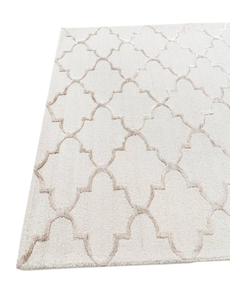 Detail image of 5' 1 x 7' 6 Luna Rug