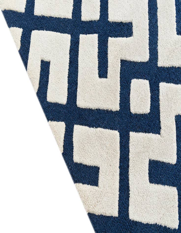 Detail image of  5' x 7' 6 Luna Rug