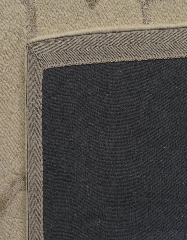 Detail image of  5' x 7' 6 Luna Rug