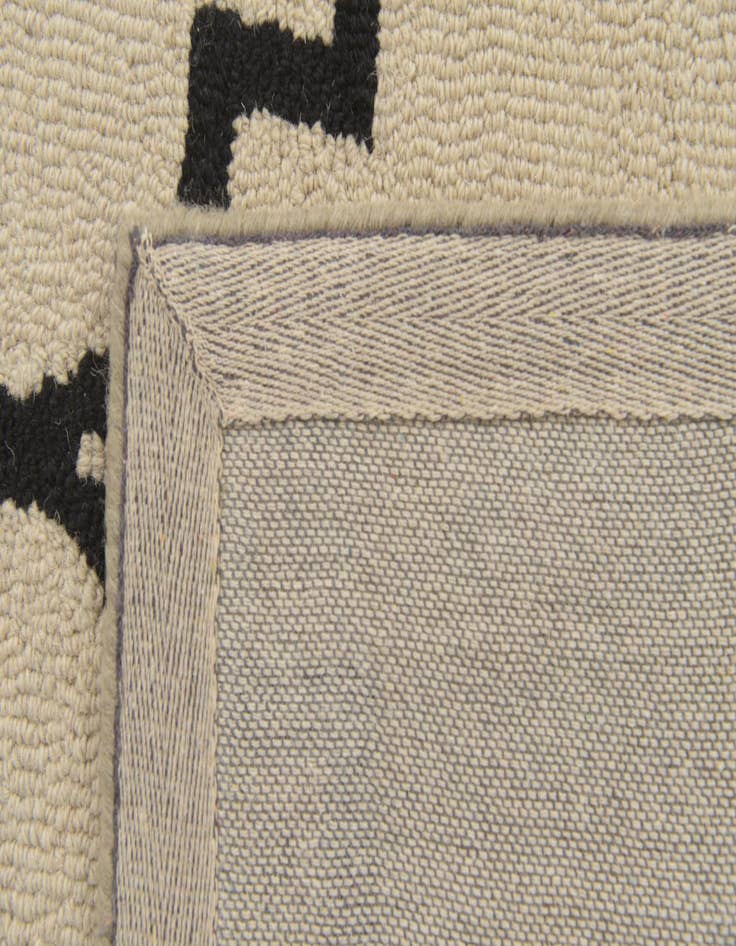 Detail image of  5' x 7' 10 Luna Wool Rug