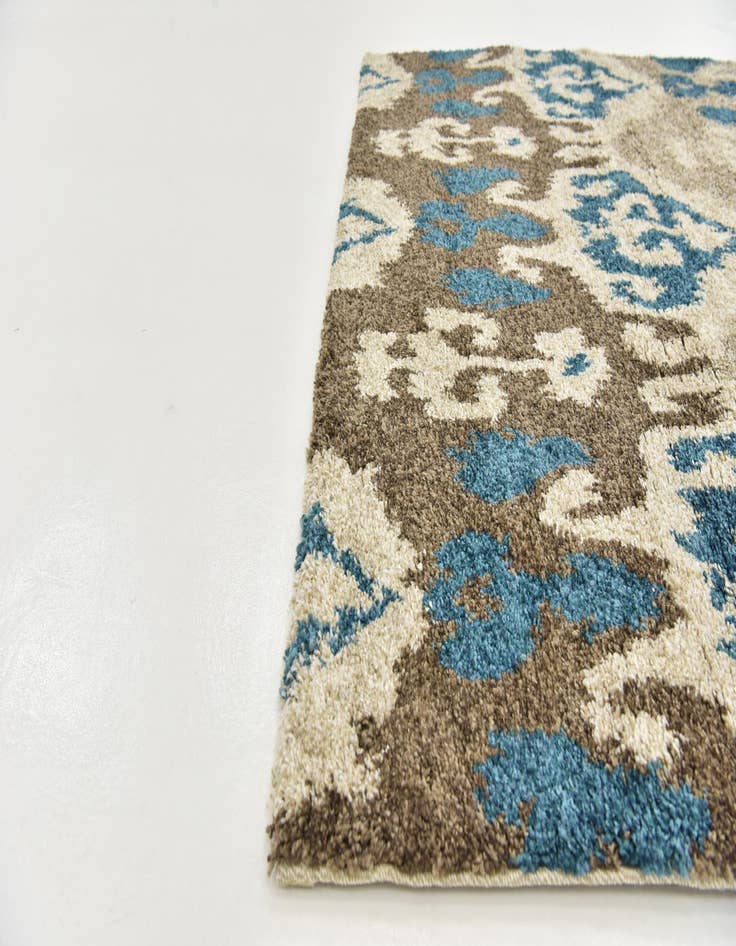 Detail image of  5' 3 x 7' 7 Midas Frieze Rug