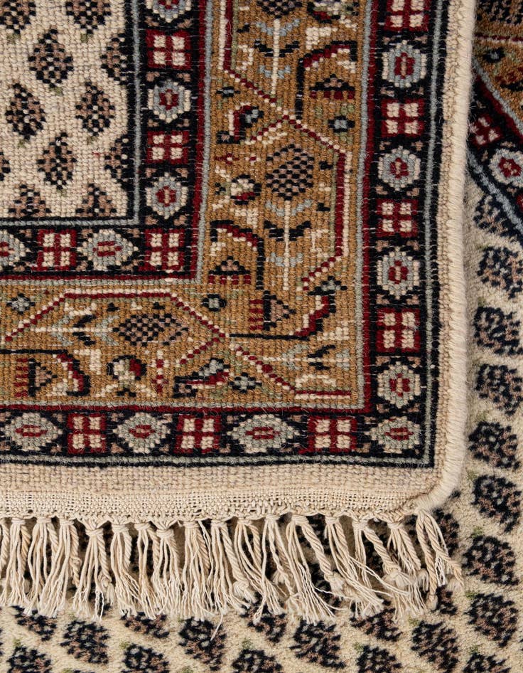 Detail image of  2' 5 x 4' 8  Hand Knotted Mir Wool Rug