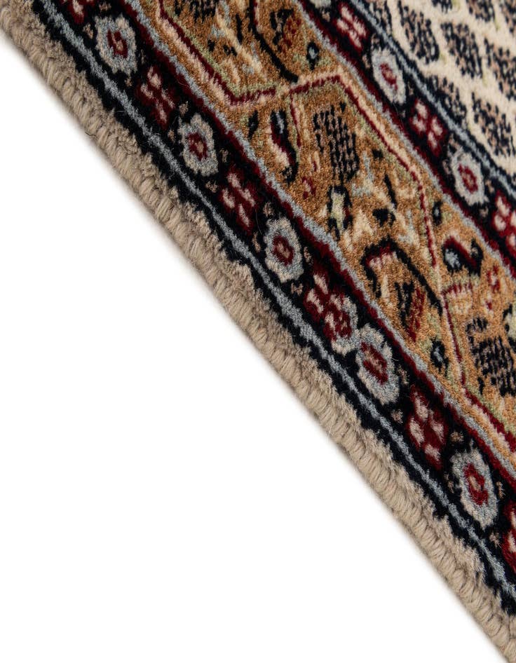 Detail image of  2' 5 x 4' 8  Hand Knotted Mir Wool Rug