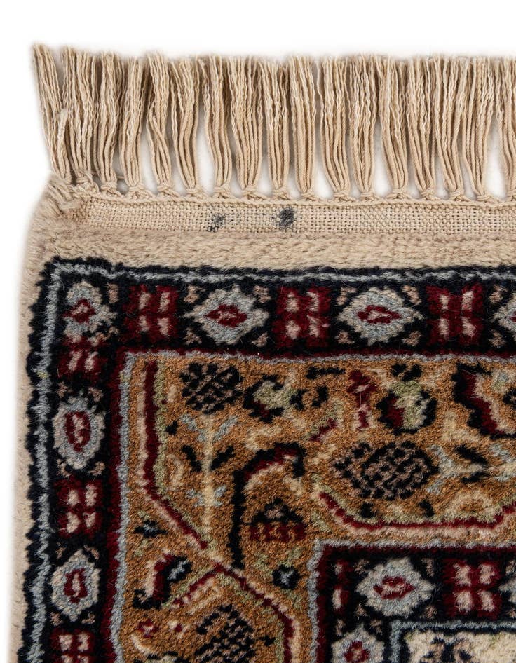 Detail image of  2' 5 x 4' 8  Hand Knotted Mir Wool Rug