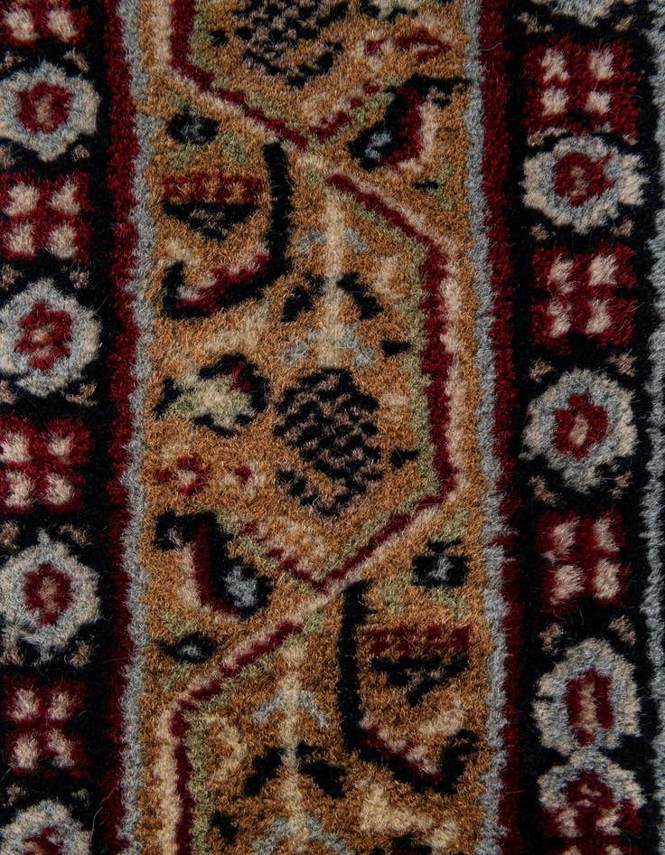 Detail image of  2' 5 x 4' 8  Hand Knotted Mir Wool Rug