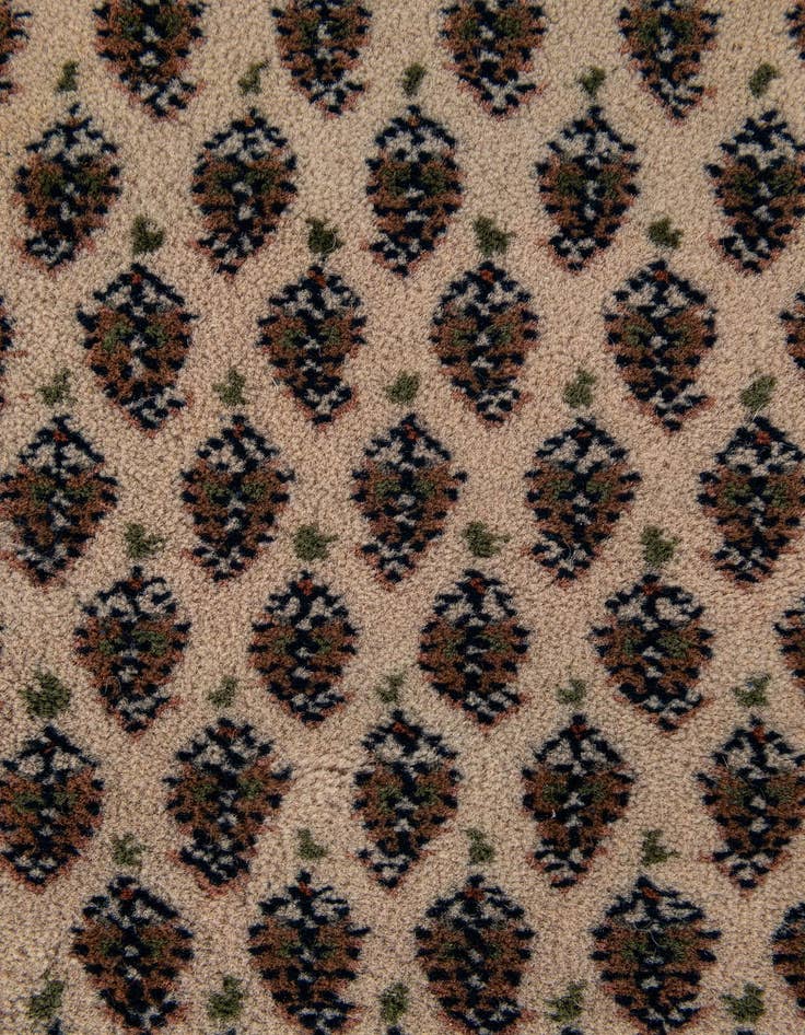 Detail image of  5' 9 x 7' 11  Hand Knotted Mir Wool Rug