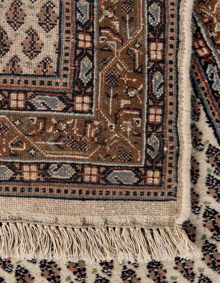 Detail image of  2' 8 x 5' 2  Hand Knotted Mir Wool Rug