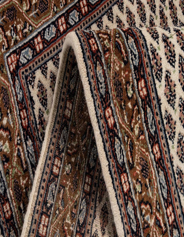 Detail image of  2' 8 x 5' 2  Hand Knotted Mir Wool Rug