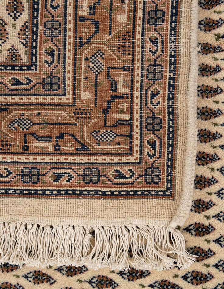 Detail image of  4' 1 x 5' 10  Hand Knotted Mir Wool Rug