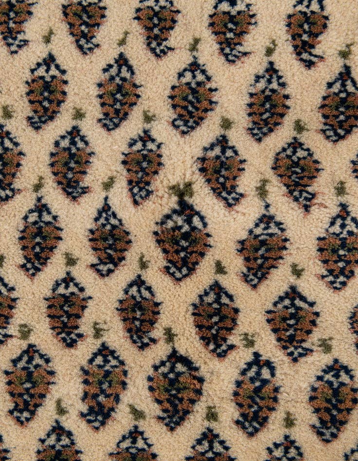 Detail image of  4' 1 x 5' 10  Hand Knotted Mir Wool Rug