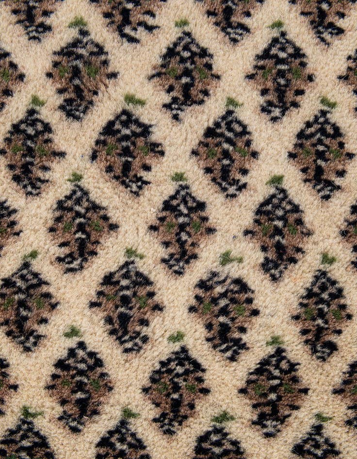 Detail image of  4' x 5' 10  Hand Knotted Mir Wool Rug