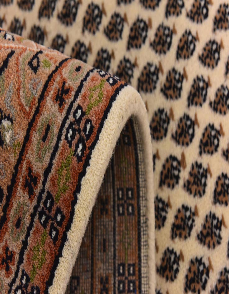 Detail image of  4' x 6'  Hand Knotted Mir Wool Rug