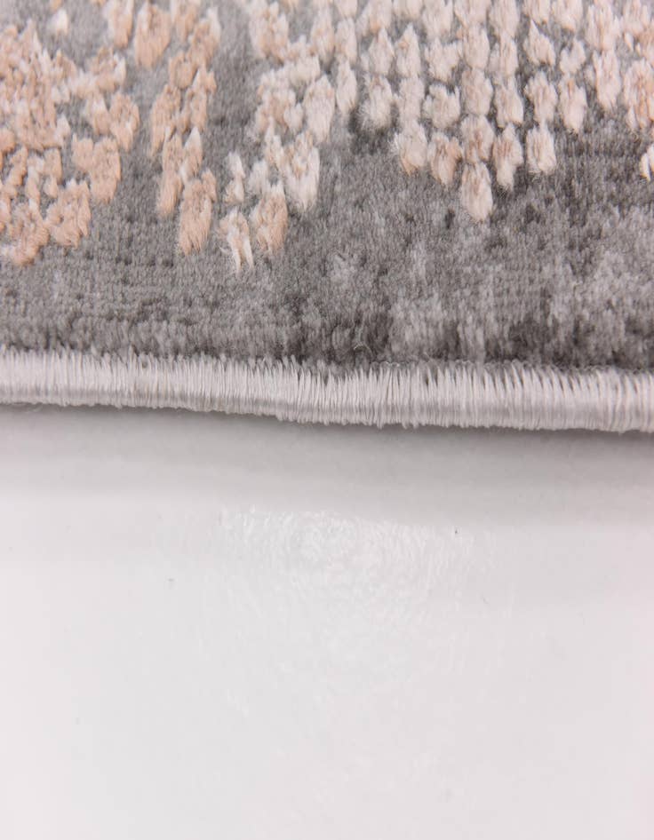 Detail image of  5' x 7' 8 Modern Classical Rug