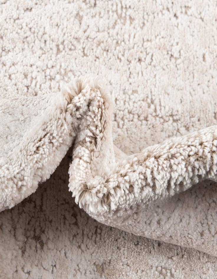 Detail image of  3' x 5' Modern Classical Rug