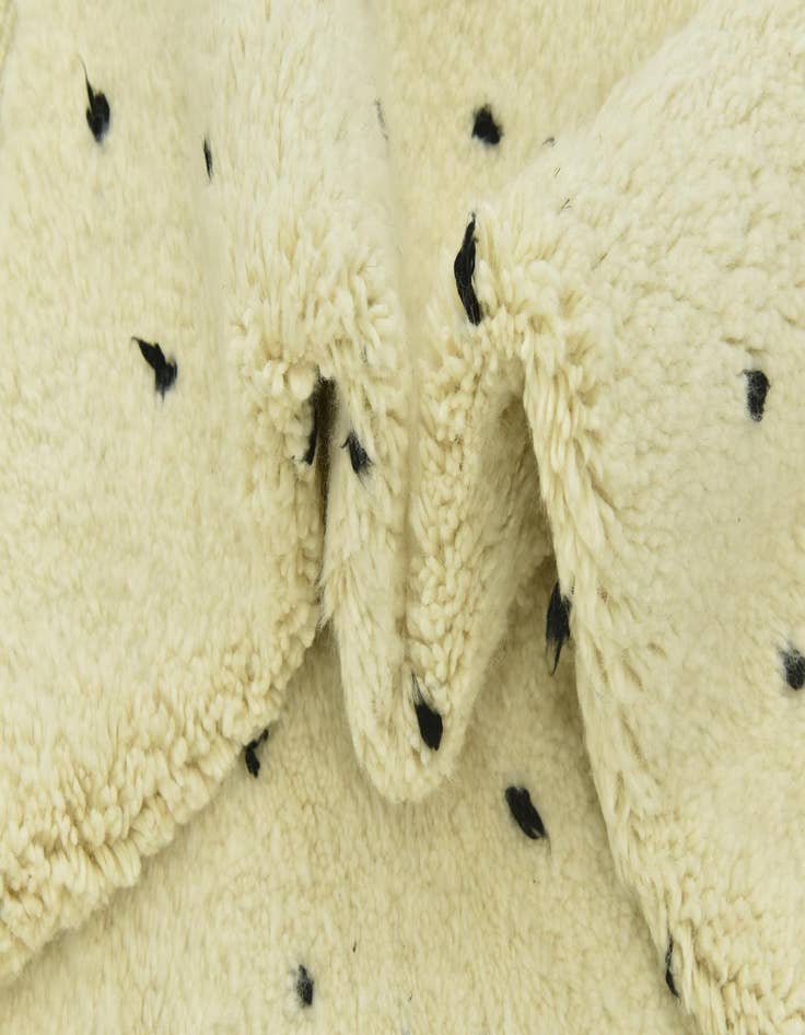 Detail image of  5' 2 x 7' 8  Hand Knotted Moroccan Wool Rug