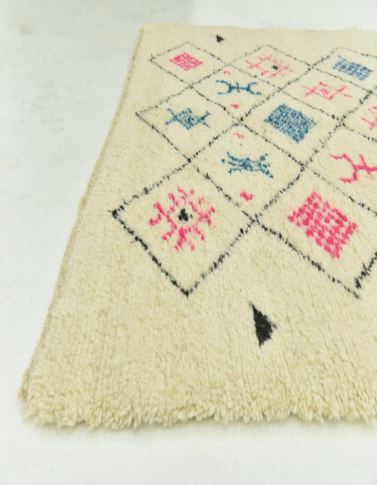 Detail image of  5' 2 x 7' 9  Hand Knotted Moroccan Wool Rug