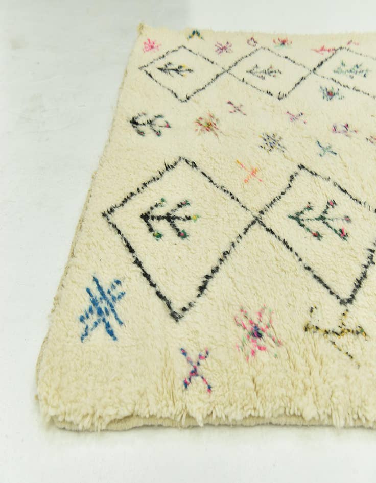 Detail image of  5' 6 x 7' 6  Hand Knotted Moroccan Wool Rug