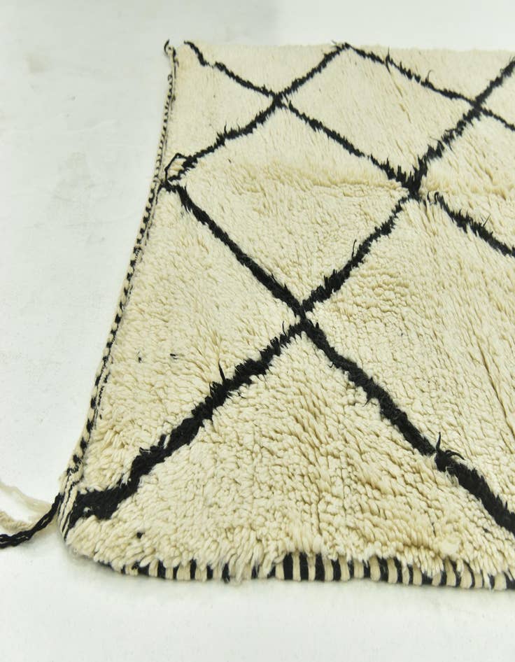 Detail image of  4' 10 x 8' 8  Hand Knotted Moroccan Wool Rug