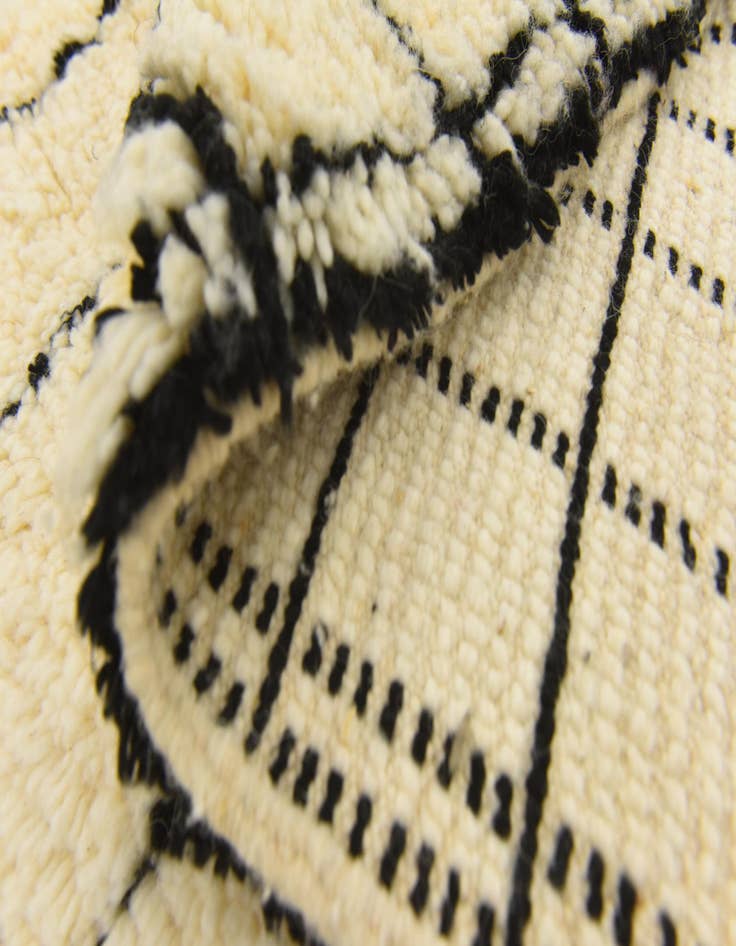 Detail image of  6' 9 x 10' 5  Hand Knotted Moroccan Wool Rug