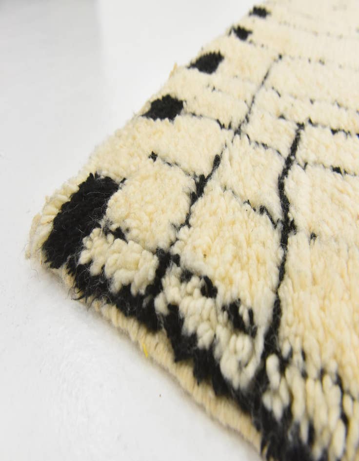 Detail image of  6' 9 x 10' 5  Hand Knotted Moroccan Wool Rug