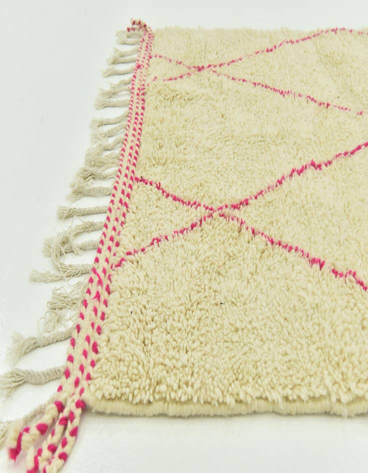 Detail image of  4' 10 x 8'  Hand Knotted Moroccan Wool Rug