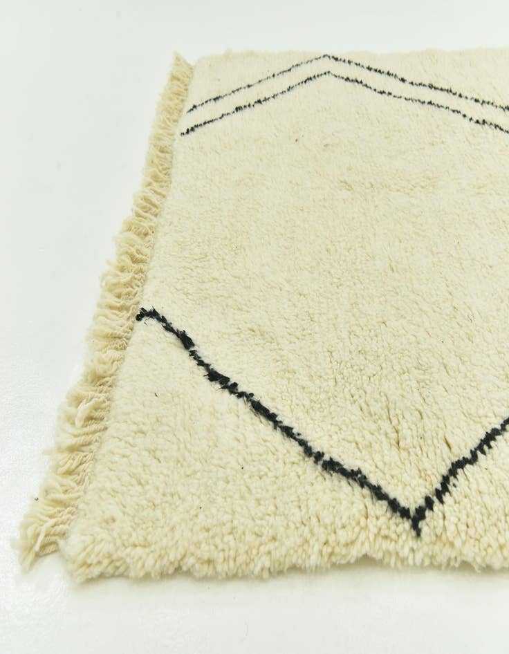 Detail image of  4' 10 x 8'  Hand Knotted Moroccan Wool Rug