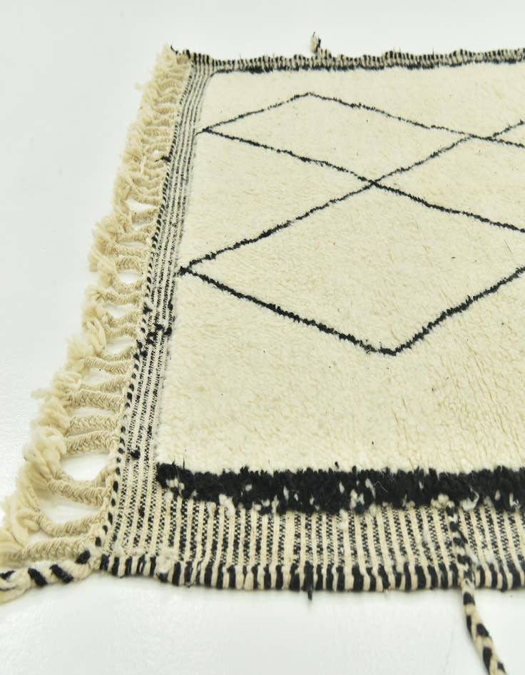 Detail image of  5' 1 x 8' 9  Hand Knotted Moroccan Wool Rug